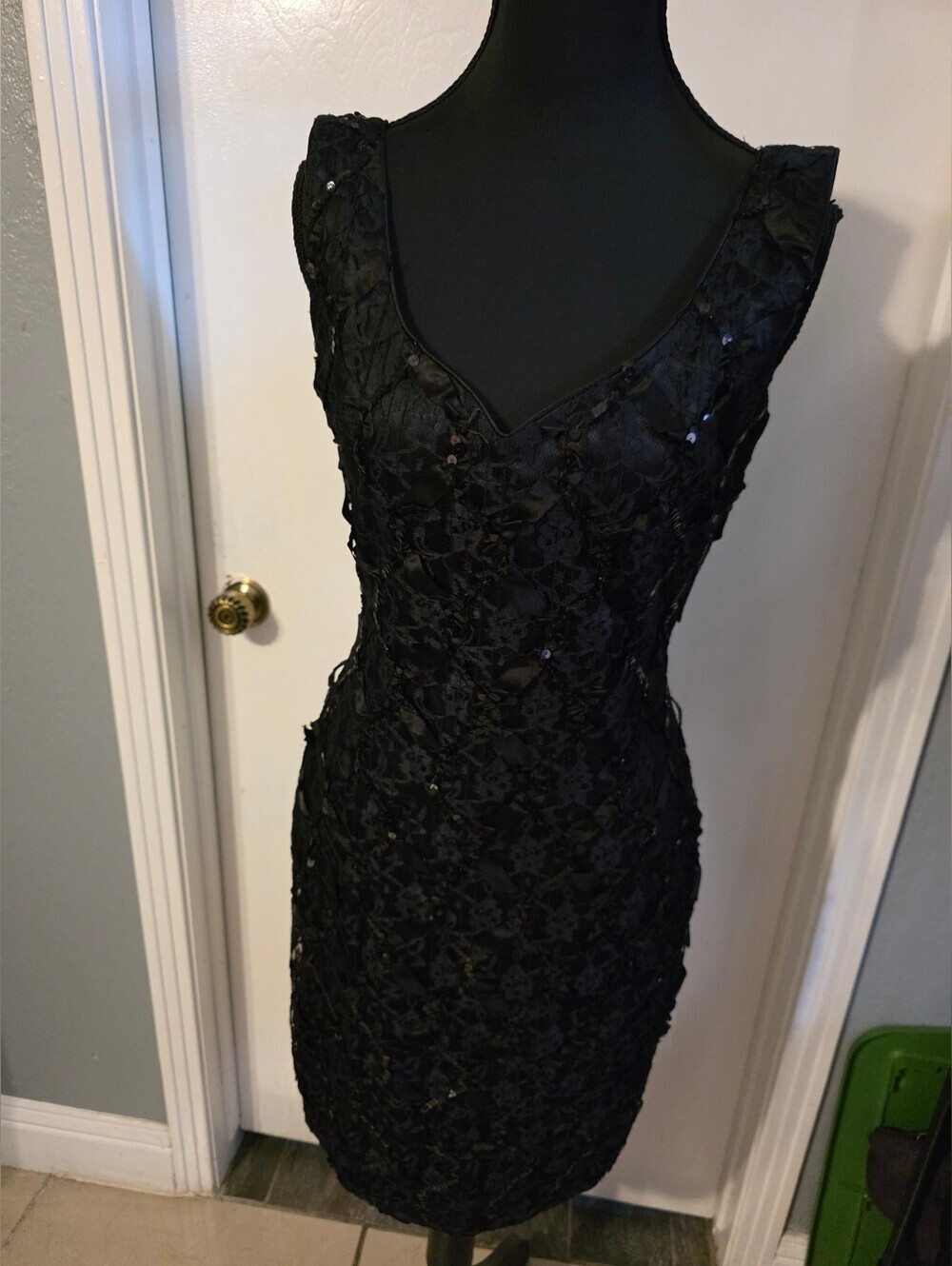 Black Sleeveless Lace Sequin Evening Dress
